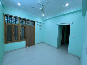 Room in 4 BHK Builder Floor at Parsvnath Planet Plaza, Gomti Nagar – for Sale