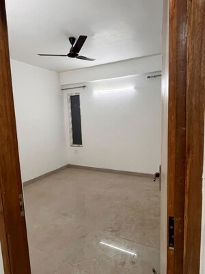 Room in 2 BHK Apartment at SKA Metro Ville, Eta Ii Greater Noida – for Rent
