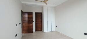 Room in 3 BHK Builder Floor at Sector 22 – for Rent