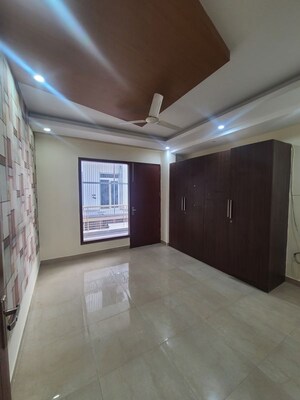 Room in 3 BHK Builder Floor at Sector 57 – for Sale