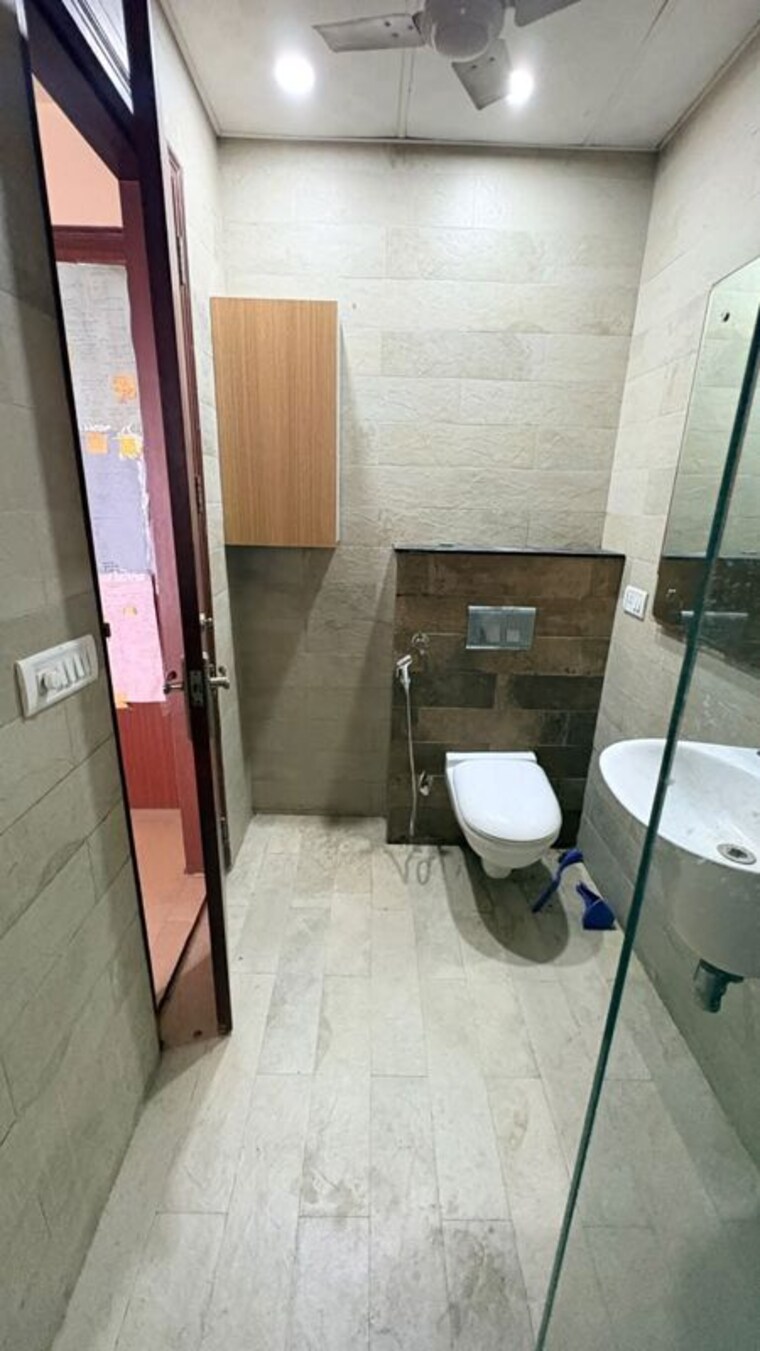 Bathroom, sector 57 3 Bedroom 263 Sq.Ft. Builder Floor In Sector 57 Gurgaon 10675278