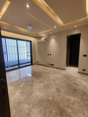 Room in 3 BHK Builder Floor at Sector 21 – for Rent