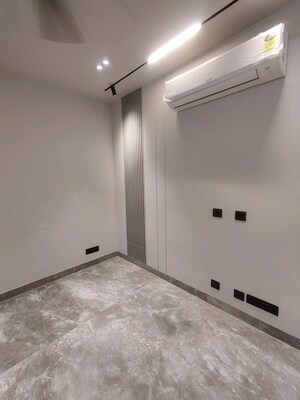 Room in 3 BHK Builder Floor at Sector 21 – for Rent