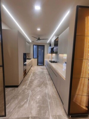 Room in 3 BHK Builder Floor at Sector 21 – for Rent