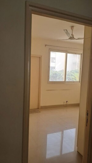 Room in 3.5 BHK Apartment at Emaar Emerald Floors Premier, Sector 65 – for Rent