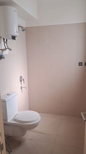 Bathroom in 3.5 BHK Apartment at Emaar Emerald Floors Premier, Sector 65 – for Rent