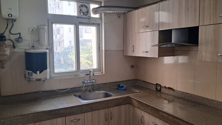 Kitchen, emaar-emerald-floors-premier 3.5 Bedroom 1650 Sq.Ft. Apartment In Sector 65 Gurgaon 10675321