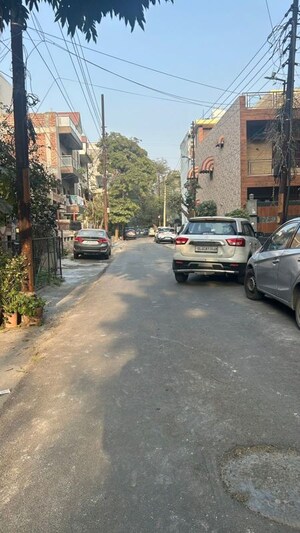 Parking in 2 BHK Independent House at Sector 40 – for Sale