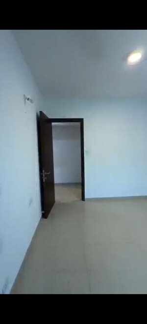 Room in 3 BHK Apartment at Kalpataru The Sunrise, Kolshet Road – for Sale