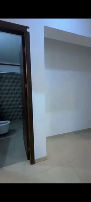 Room in 3 BHK Apartment at Kalpataru The Sunrise, Kolshet Road – for Sale