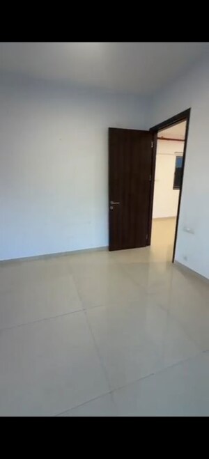 Room in 3 BHK Apartment at Kalpataru The Sunrise, Kolshet Road – for Sale