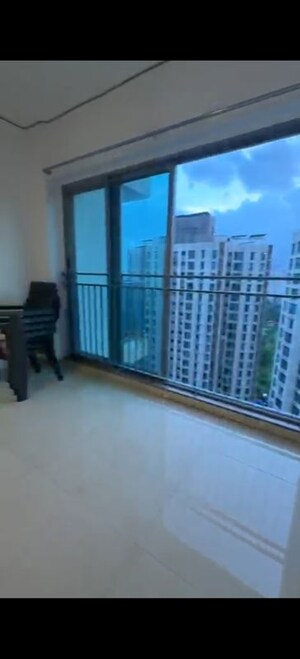 Room in 3 BHK Apartment at Kalpataru The Sunrise, Kolshet Road – for Sale