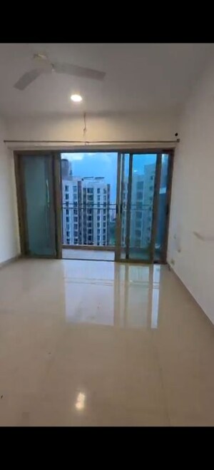 Room in 3 BHK Apartment at Kalpataru The Sunrise, Kolshet Road – for Sale