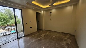 Room in 3 BHK Builder Floor at BPTP Parkland Pride, Sector 77 – for Sale