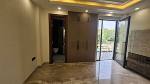 Room in 3 BHK Builder Floor at BPTP Parkland Pride, Sector 77 – for Sale