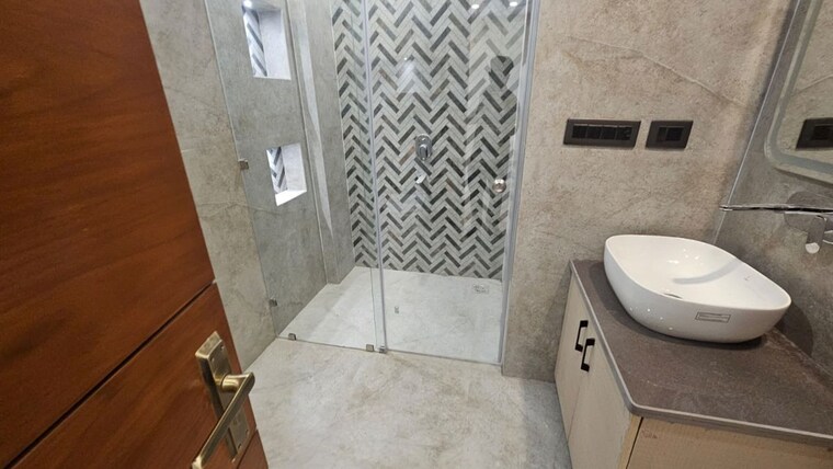 Bathroom, bptp-parkland-pride 3 Bedroom 250 Sq.Yd. Builder Floor In Sector 77 Faridabad 10675459