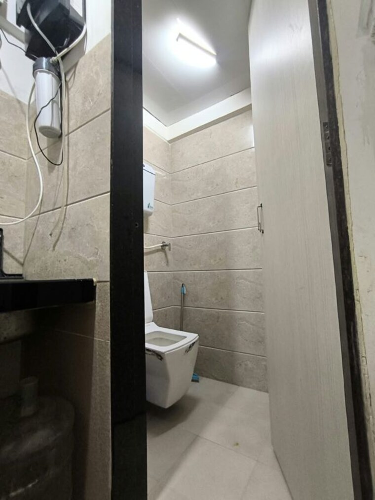 Bathroom, seawoods-garden Commercial Shop 445 Sq.Ft. In Sanpada Navi Mumbai 10675465