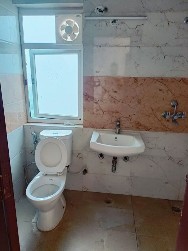 Bathroom, mahagun-mywoods-iii 2 Bedroom 1000 Sq.Ft. Apartment In Sector 16c Greater Noida Greater Noida 10675491