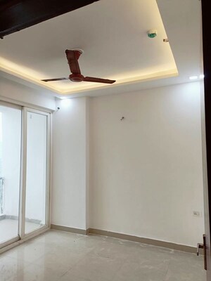 Room in 2 BHK Apartment at Mahagun Mywoods III, Sector 16c Greater Noida – for Rent