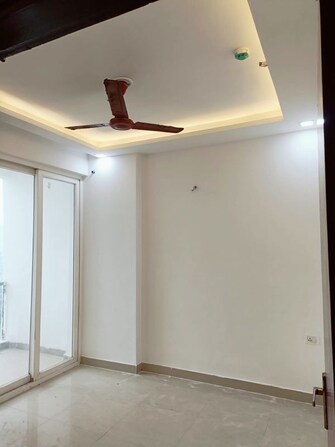 2 BHK +  1000 Sq.Ft. Apartment in Mahagun Mywoods III