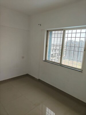 Room in 2 BHK Apartment at Mundhwa Road – for Rent