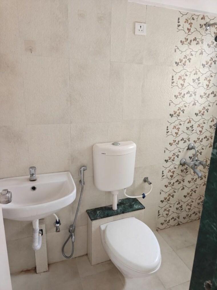 Bathroom, mundhwa road 2 Bedroom 900 Sq.Ft. Apartment In Mundhwa Road Pune 10675506