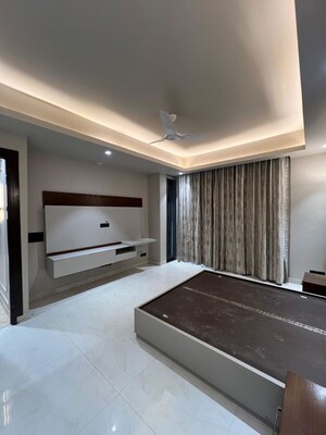 Furnished Amenities in 4 BHK Builder Floor at Sushant Lok I – for Rent