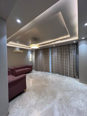 Room in 4 BHK Builder Floor at Sushant Lok I – for Rent