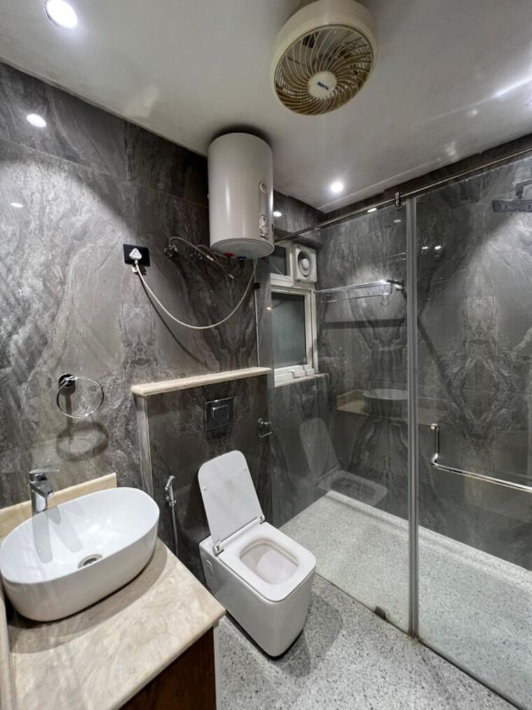 Bathroom, sushant lok i 4 Bedroom 418 Sq.Yd. Builder Floor In Sushant Lok I Gurgaon 10675510