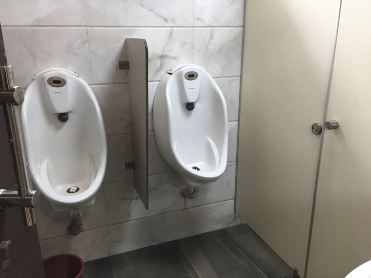 Bathroom, sector 62 Commercial Office Space in IT/SEZ 3300 Sq.Ft. In Sector 62 Noida 10675515