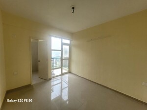 Room in 3 BHK Apartment at Pyramid Infinity, Sector 70 – for Rent