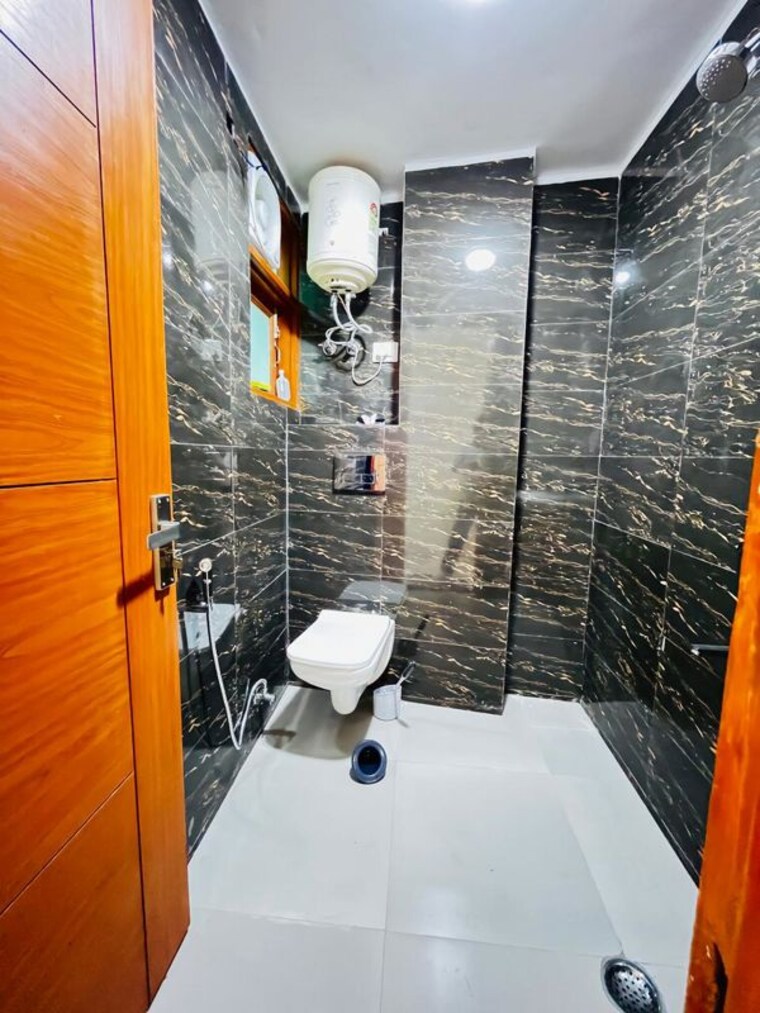 Attached Bathroom, saket 1 Bedroom 500 Sq.Ft. Apartment In Saket Delhi 10675522