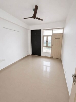 Room in 3 BHK Apartment at Amrapali Verona Heights, Tech Zone 4 Greater Noida – for Rent