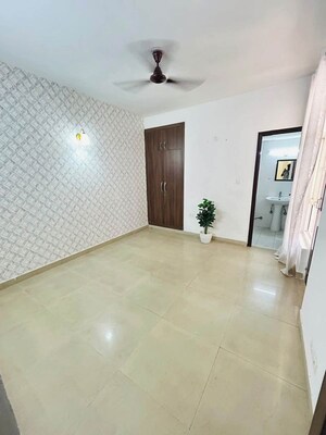 Room in 3 BHK Apartment at Amrapali Verona Heights, Tech Zone 4 Greater Noida – for Rent