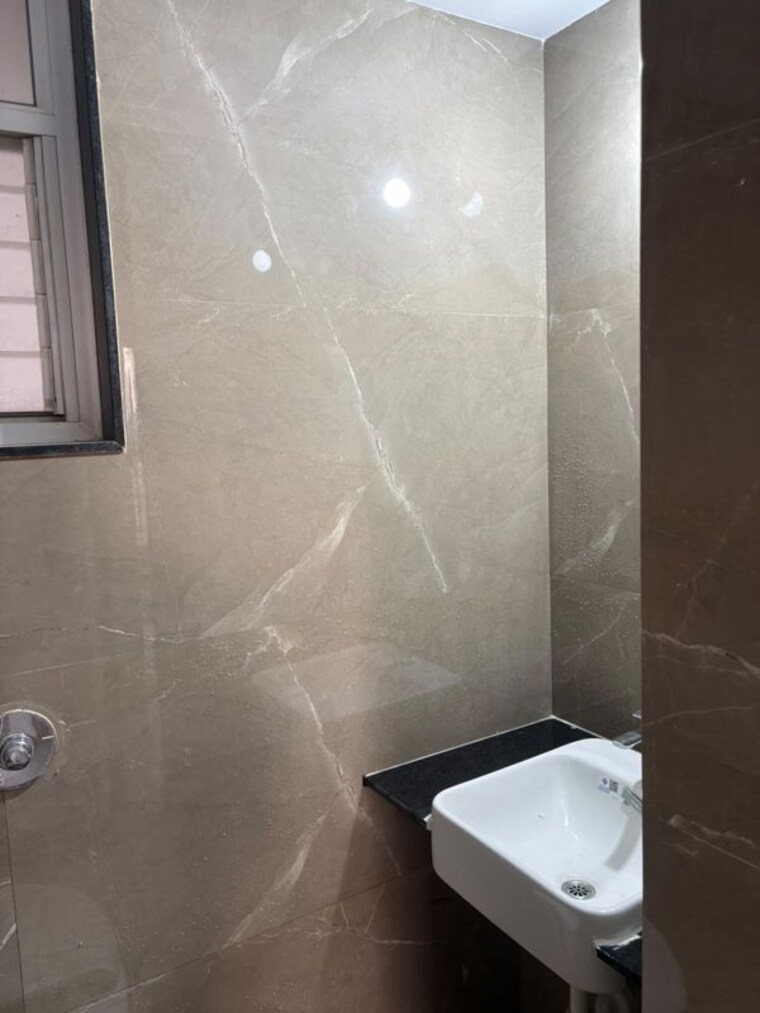 Bathroom, kharadi 2 Bedroom 900 Sq.Ft. Apartment In Kharadi Pune 10675564
