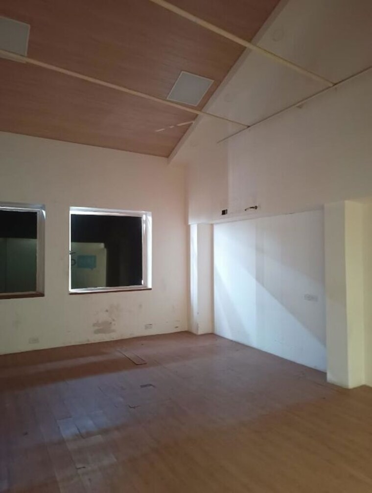 Room, worli Commercial Office Space 15000 Sq.Ft. In Worli Mumbai 10675581