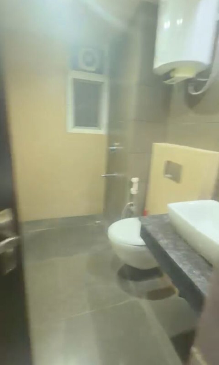 Bathroom, paras-irene 3 Bedroom 2150 Sq.Ft. Apartment In Sector 70a Gurgaon 10675588