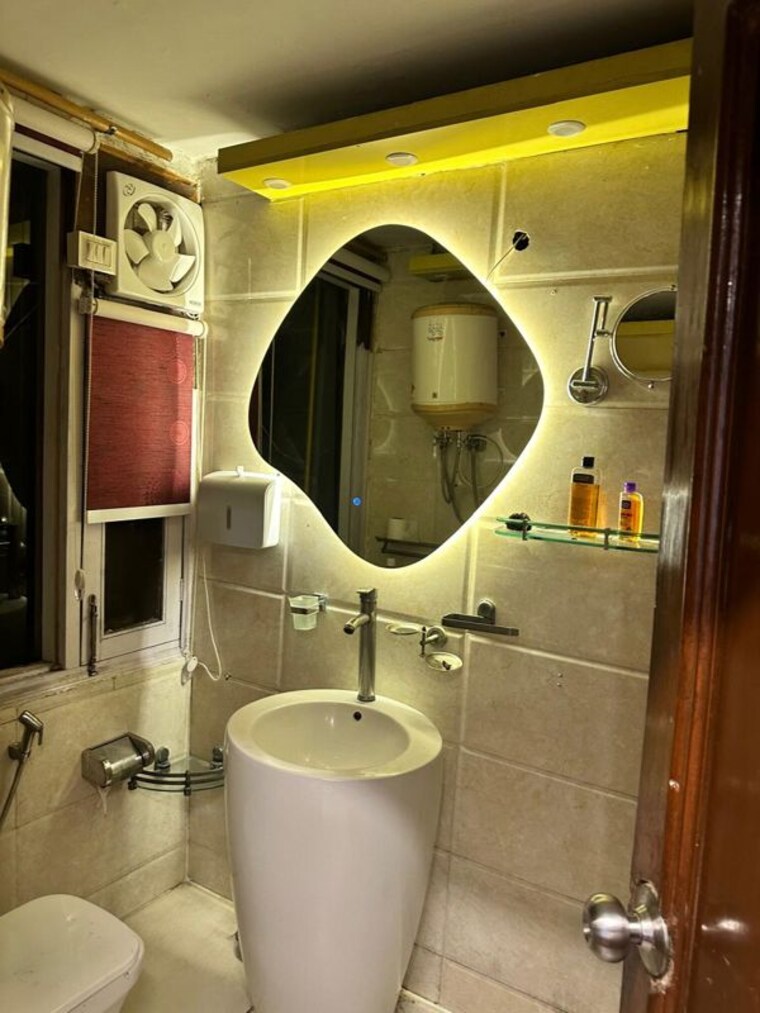 Bathroom, panchsheel park 2 Bedroom 1800 Sq.Ft. Builder Floor In Panchsheel Park Delhi 10675579
