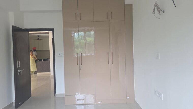 Room, vasant kunj 3 Bedroom 160 Sq.Yd. Apartment In Vasant Kunj Delhi 10675553