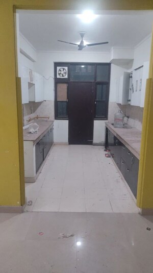 Kitchen in 4 BHK Apartment at Shri Ram Apartments, Sector 48 – for Rent