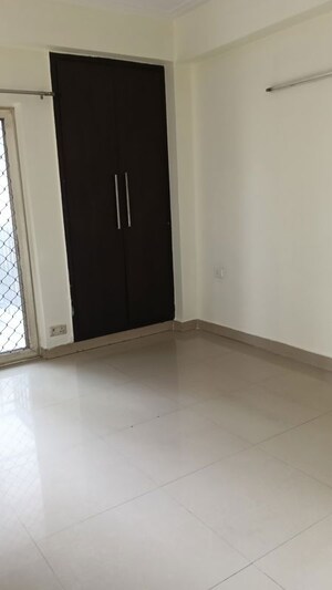 Room in 3 BHK Apartment at Jm Orchid, Sector 76 – for Rent