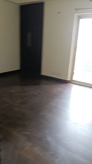 Room in 3 BHK Apartment at Jm Orchid, Sector 76 – for Rent