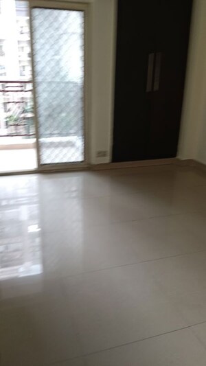 Room in 3 BHK Apartment at Jm Orchid, Sector 76 – for Rent