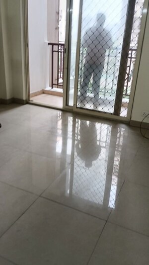 Room in 3 BHK Apartment at Jm Orchid, Sector 76 – for Rent