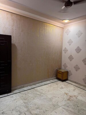 Room in 3 BHK Apartment at Vasundhara Sector 16 – for Rent