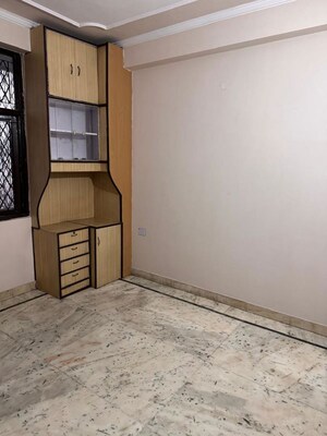 Room in 3 BHK Apartment at Vasundhara Sector 16 – for Rent
