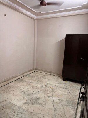 Room in 3 BHK Apartment at Vasundhara Sector 16 – for Rent