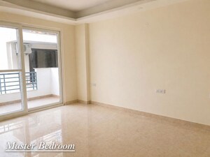 Room in 4 BHK Builder Floor at South City 1 – for Rent