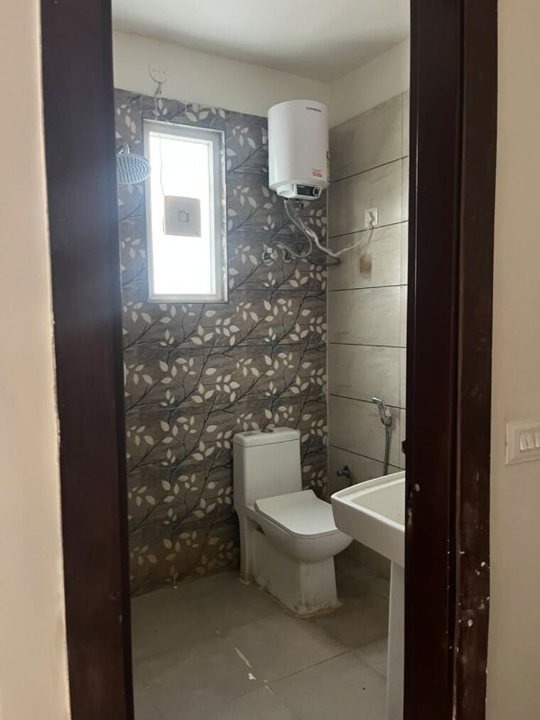 Bathroom, surendra-avenue-69 2 Bedroom 220 Sq.Ft. Builder Floor In Sector 69 Gurgaon 10675634