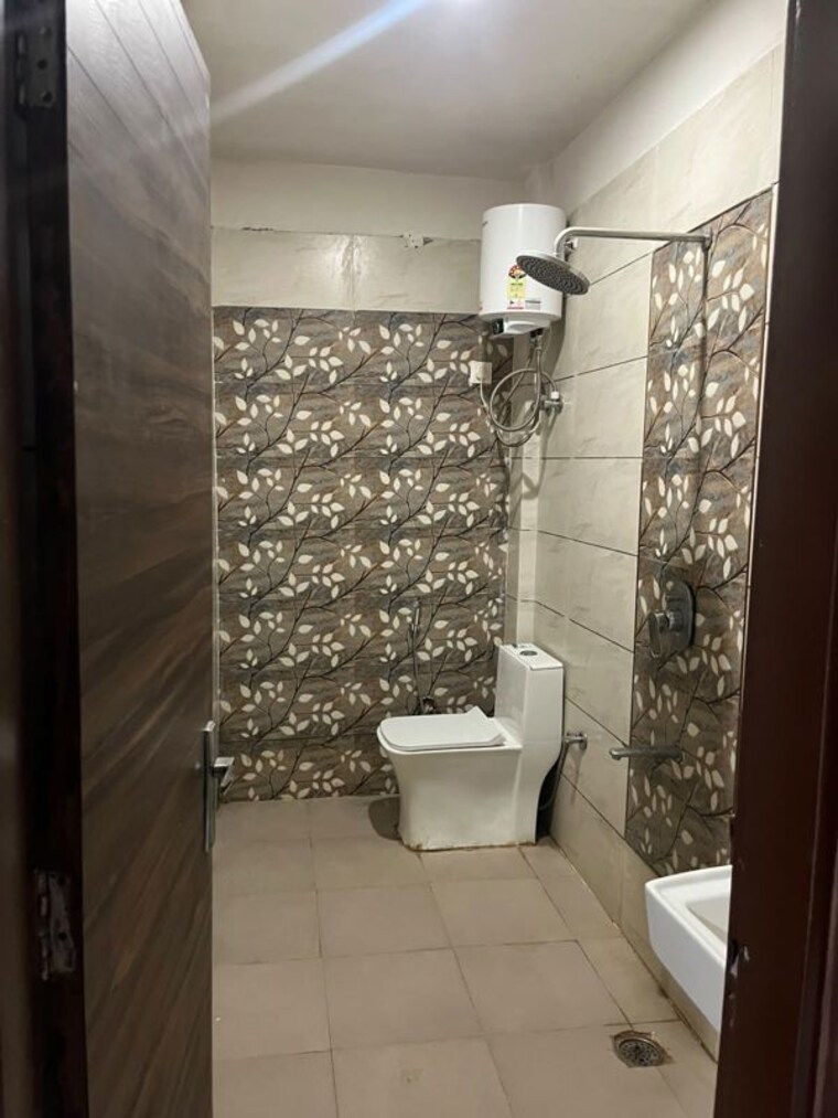 Bathroom, surendra-avenue-69 2 Bedroom 220 Sq.Ft. Builder Floor In Sector 69 Gurgaon 10675634